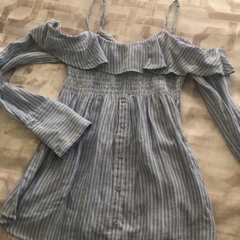 Jessica Simpson Cold shoulder top